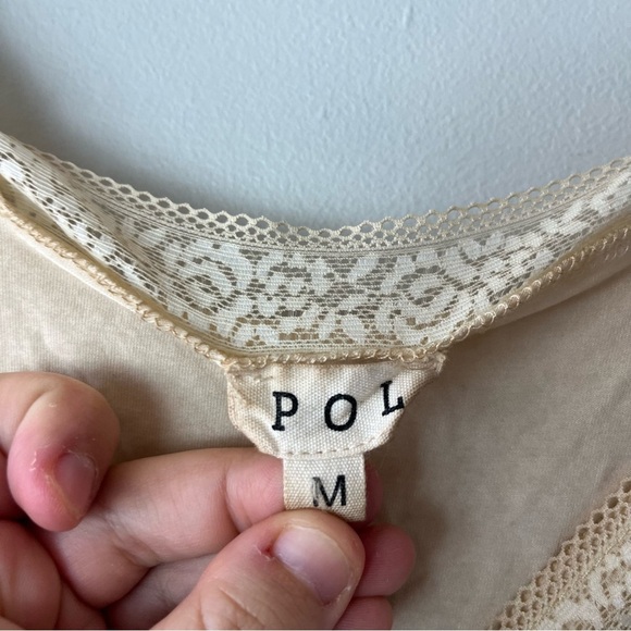 POL Cream Honey Lace Sleeve V-Neck Short-Sleeved Top Medium - Picture 5 of 7